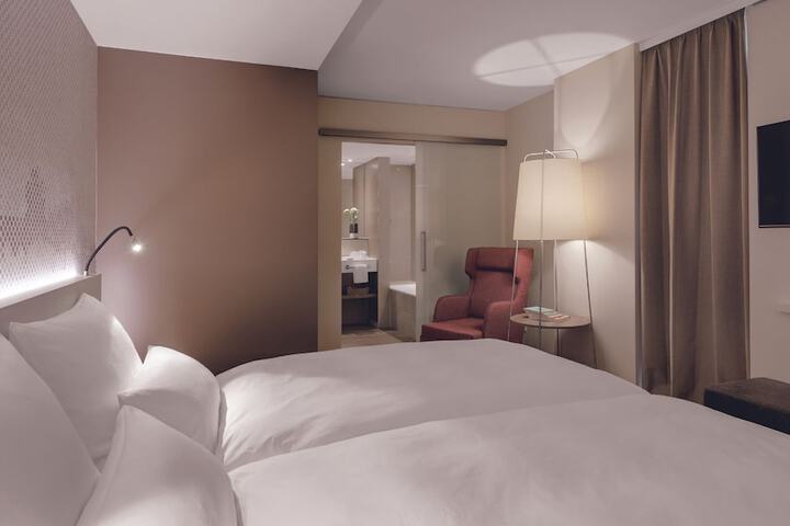Room 18 of 72
