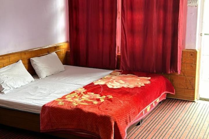Room 7 of 16