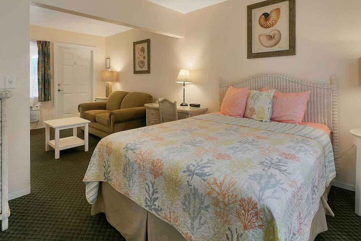 Room 4 of 16
