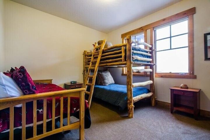 Children's theme room