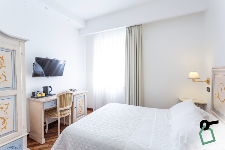 Room 10 of 41
