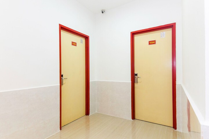 Ballroom/Hall 30 of 32