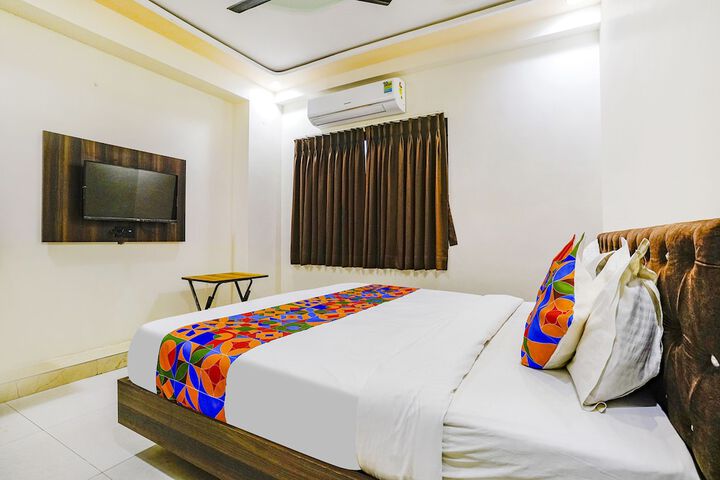 Room 15 of 25