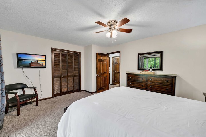 Room 33 of 180