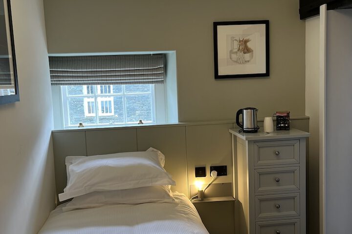 Room 7 of 60