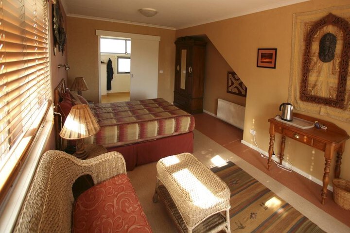 Room 11 of 16