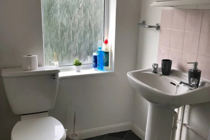 Room 8 of 17