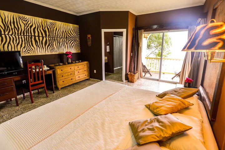 Room 5 of 42