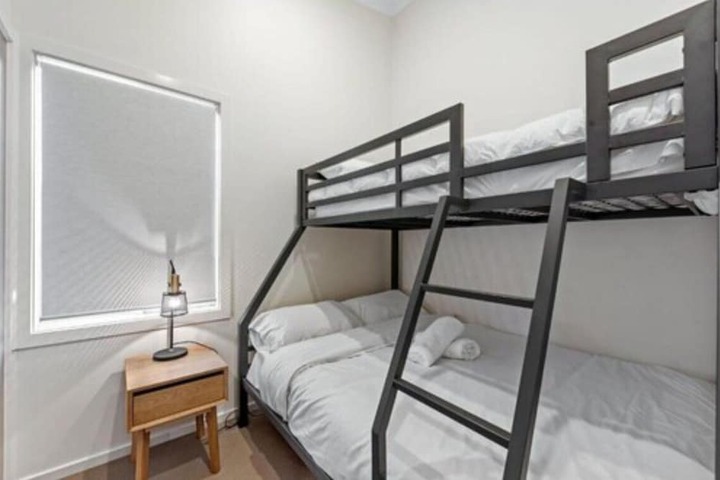 Room 8 of 99