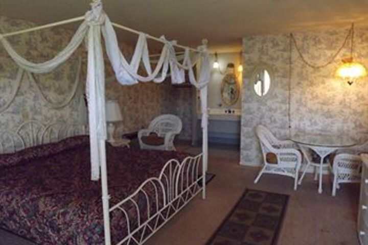 Room 12 of 23