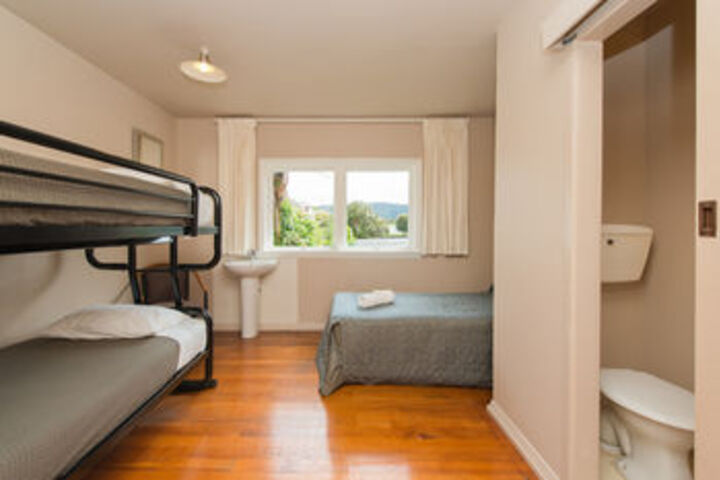 Room 4 of 17