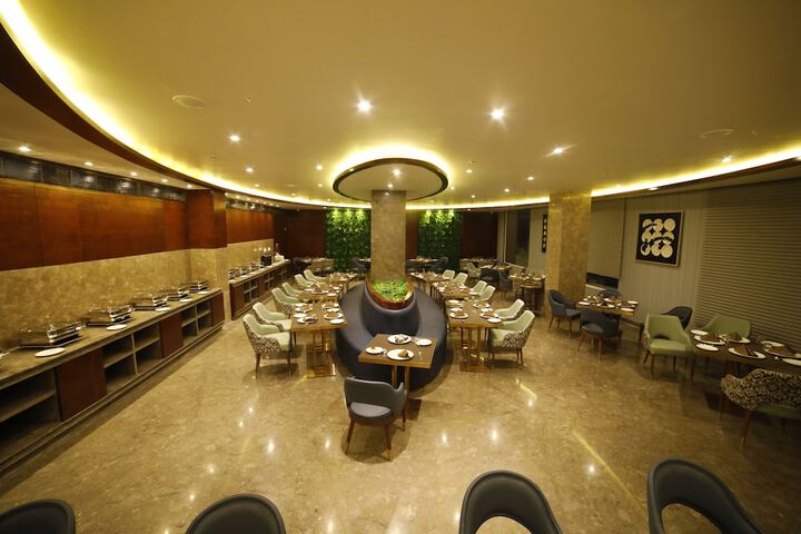 Dining 29 of 54