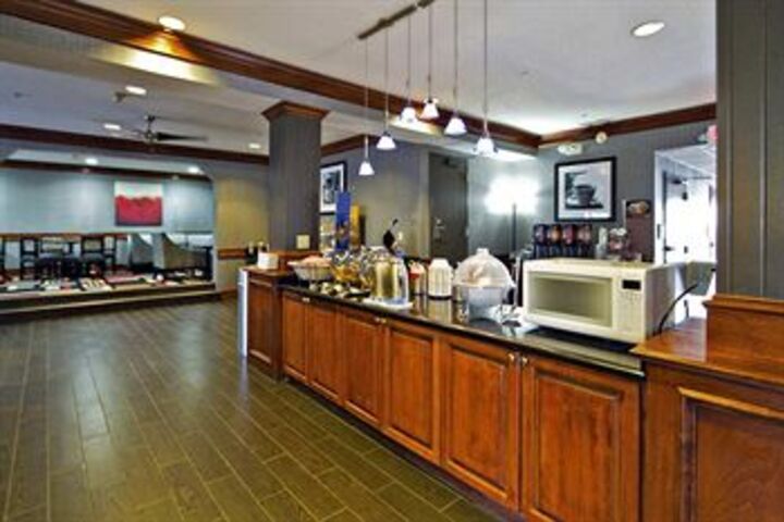Days Inn & Suites by Wyndham Tyler