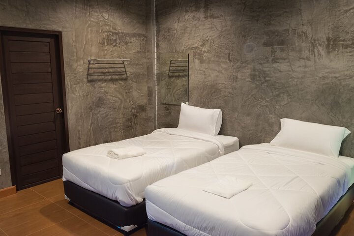 Room 5 of 15