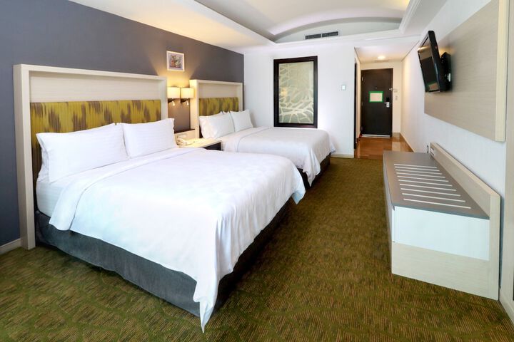 Room 25 of 118