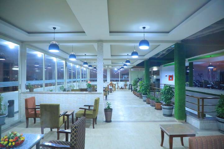 Lounge 114 of 130