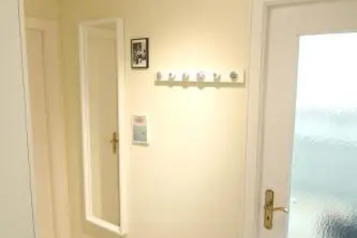 Room 5 of 10