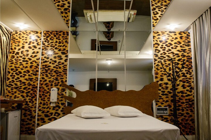 Room 9 of 16