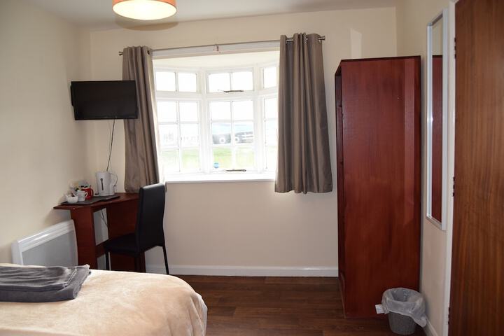 Room 11 of 27