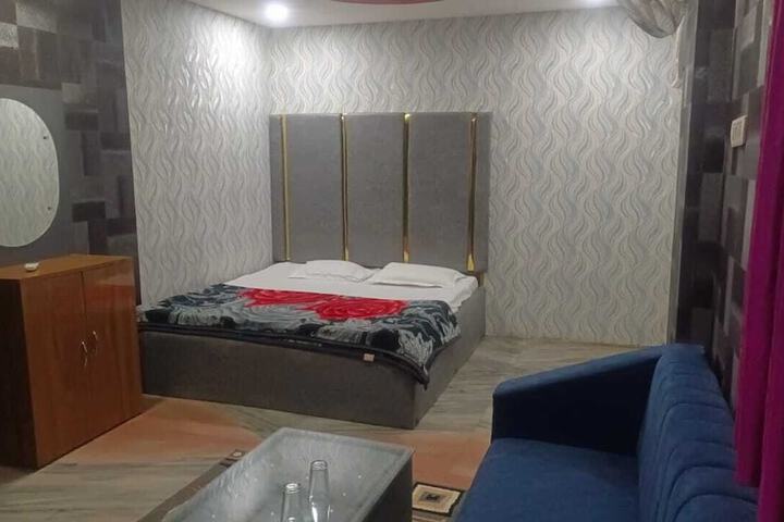 Room 10 of 15