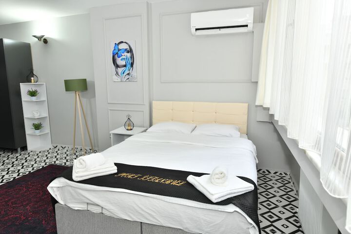 Room 9 of 47