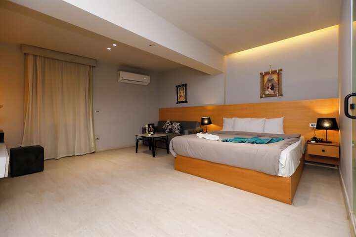 Room 38 of 227