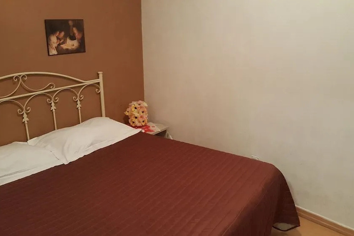 Room 2 of 18