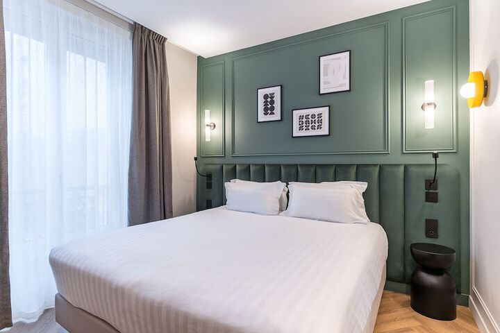 Room 9 of 26
