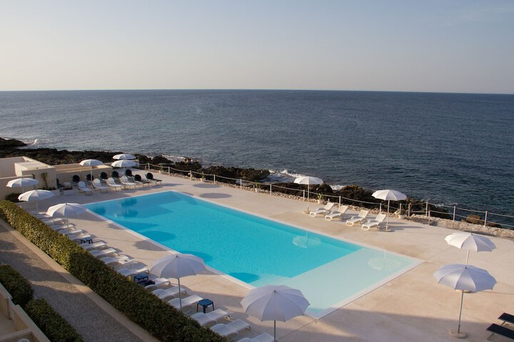 Hotel Pool