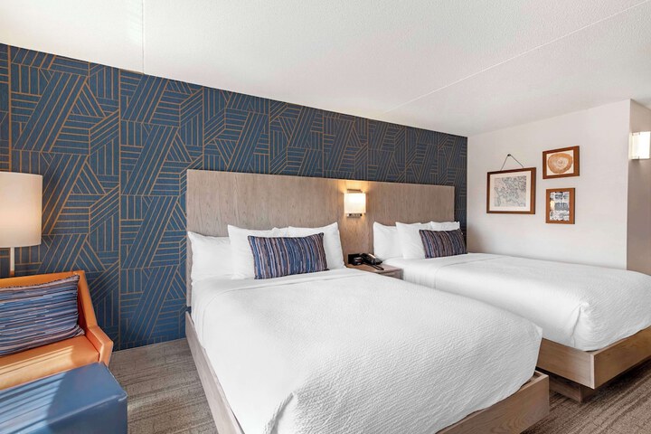 2 Queen Beds (1 of 7)