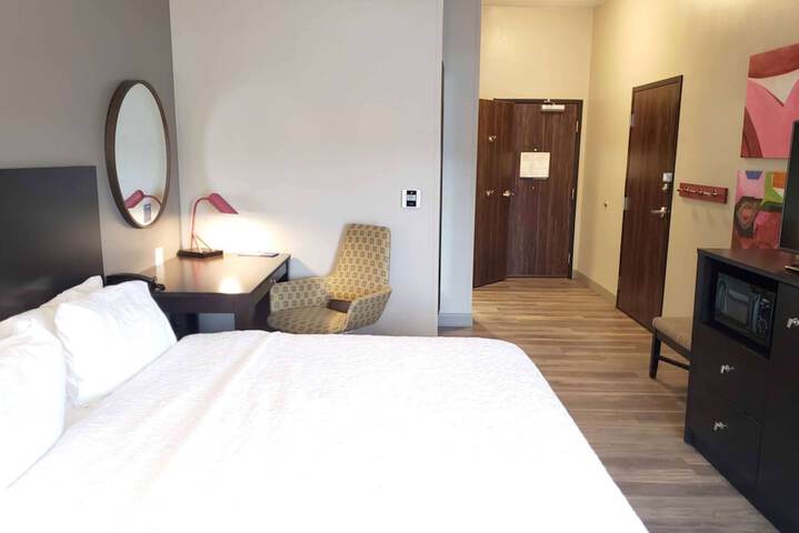 2 Queen Beds (1 of 10)