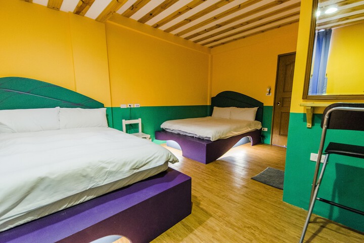 Room 12 of 33