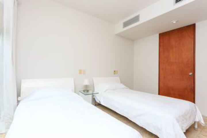 Room 32 of 108