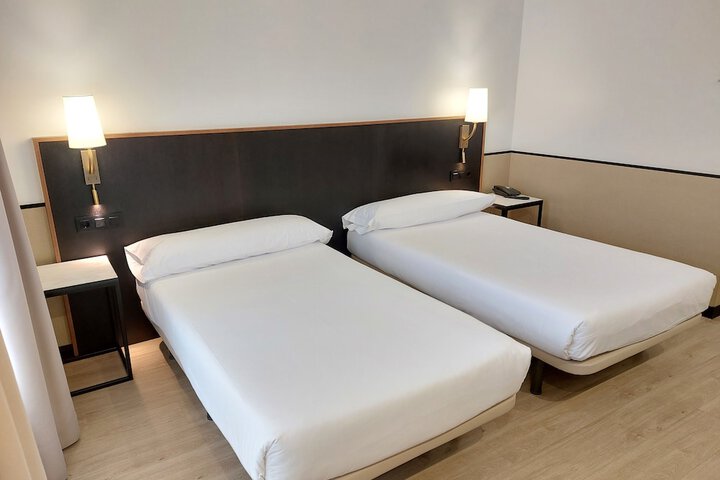 Room 33 of 105
