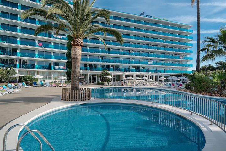 Hotel with Pool