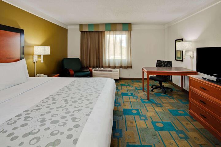 1 King Bed (2 of 19)
