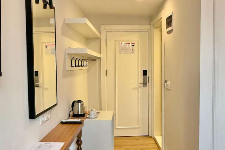 Room 84 of 126