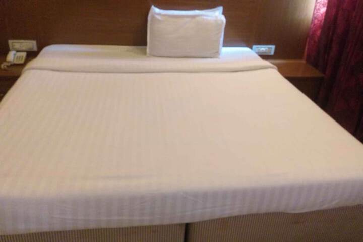 Room 6 of 25