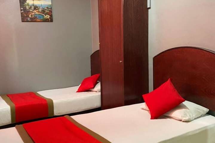 Room 7 of 18
