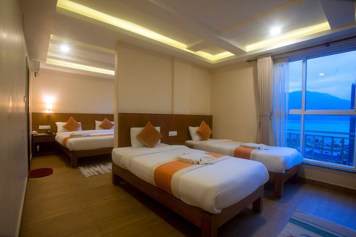 Room 9 of 25