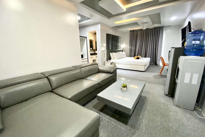 Room 53 of 403