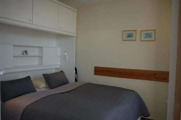 Room 5 of 11