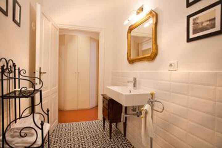 Room 6 of 34