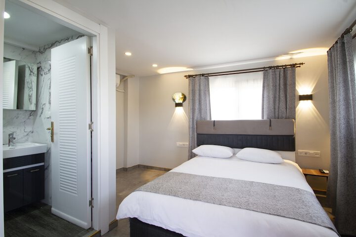 Room 2 of 51