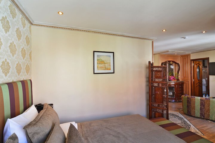 Room 4 of 14