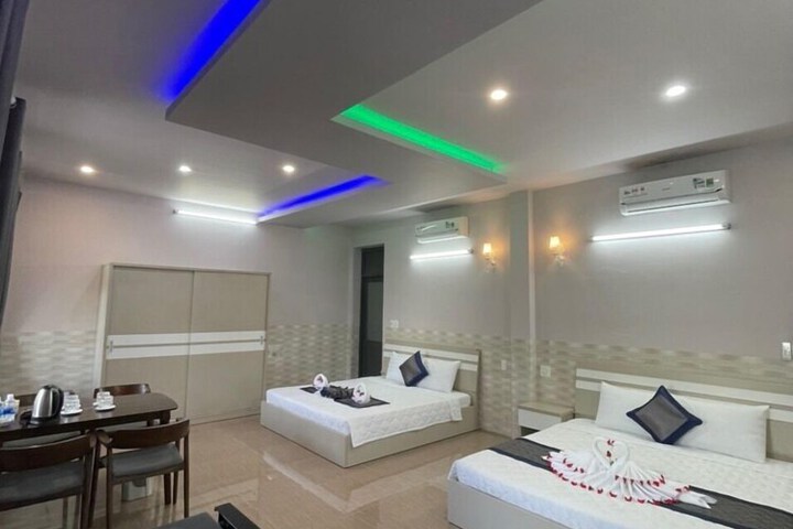 Room 5 of 25