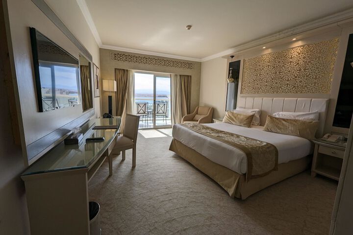 Room 27 of 120