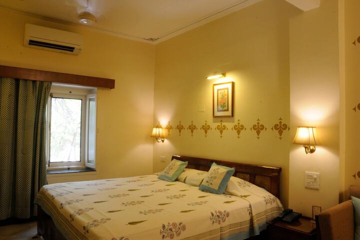 Room 44 of 183