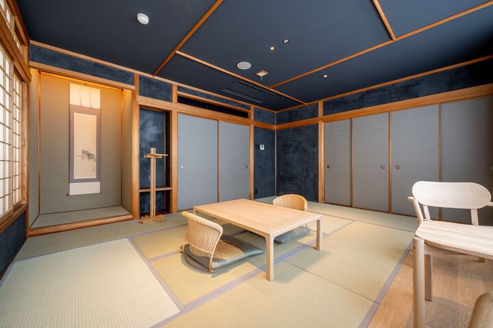 Room 27 of 73