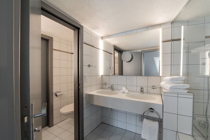 Room 15 of 34